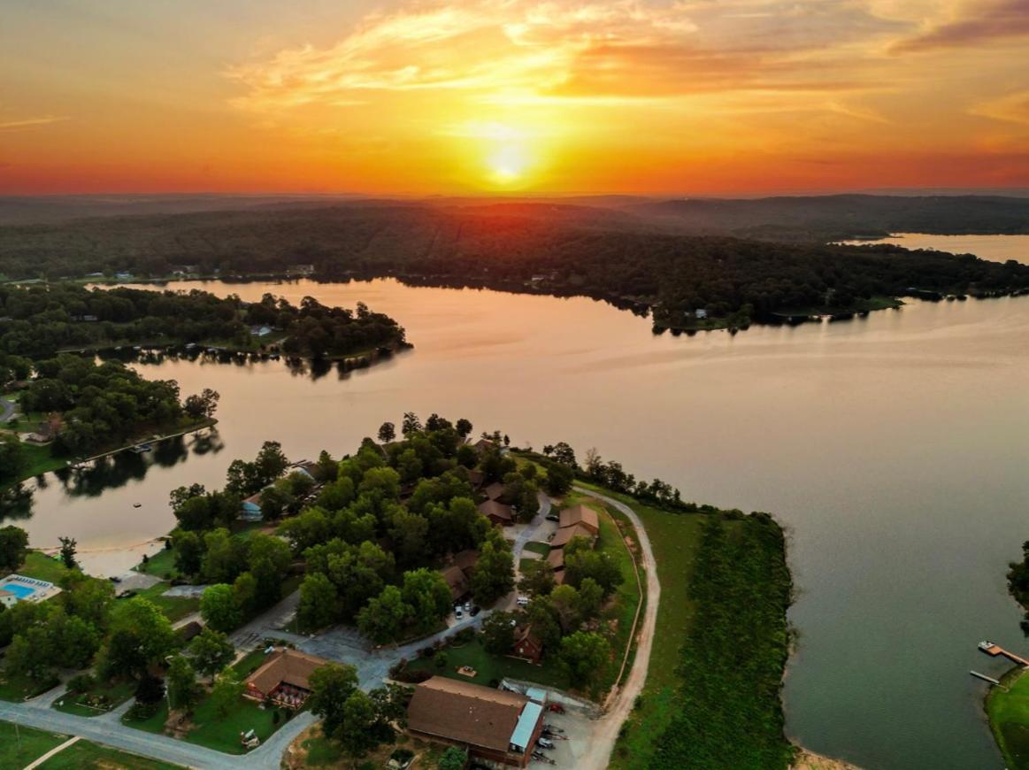 Crown Lake Resort & Spa Horseshoe Bend Exterior photo